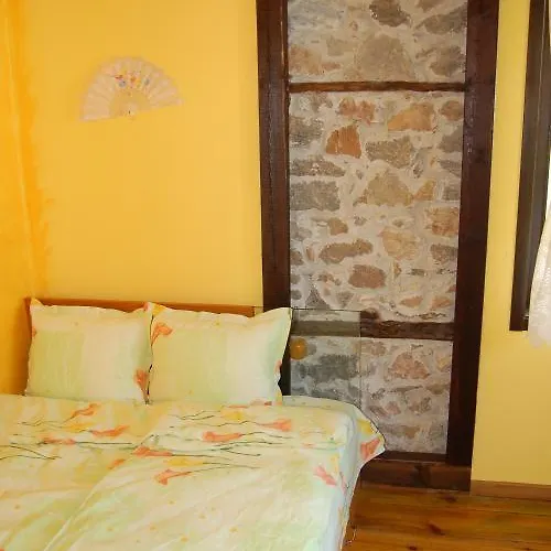 The Jolly House Pensión *